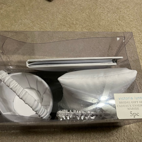 Bridal Gift Set - Picture 2 of 2